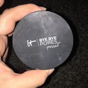 IT bye bye pores pressed powder